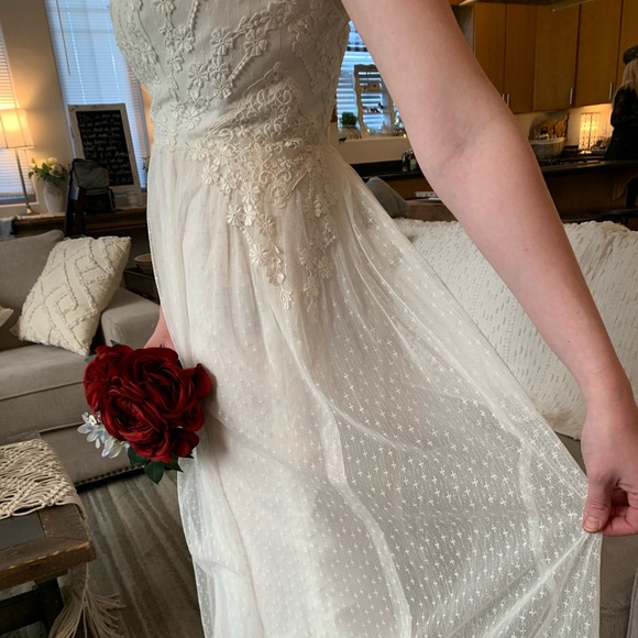 Galina Wedding Dress size 6 ivory cream lace overlay floral embroidered - Picture 9 of 10